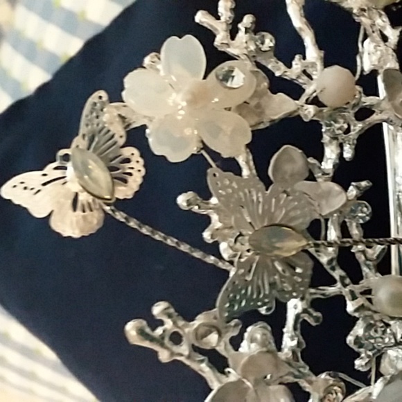 NWOT Silver Butterfly Tiara - Picture 4 of 4